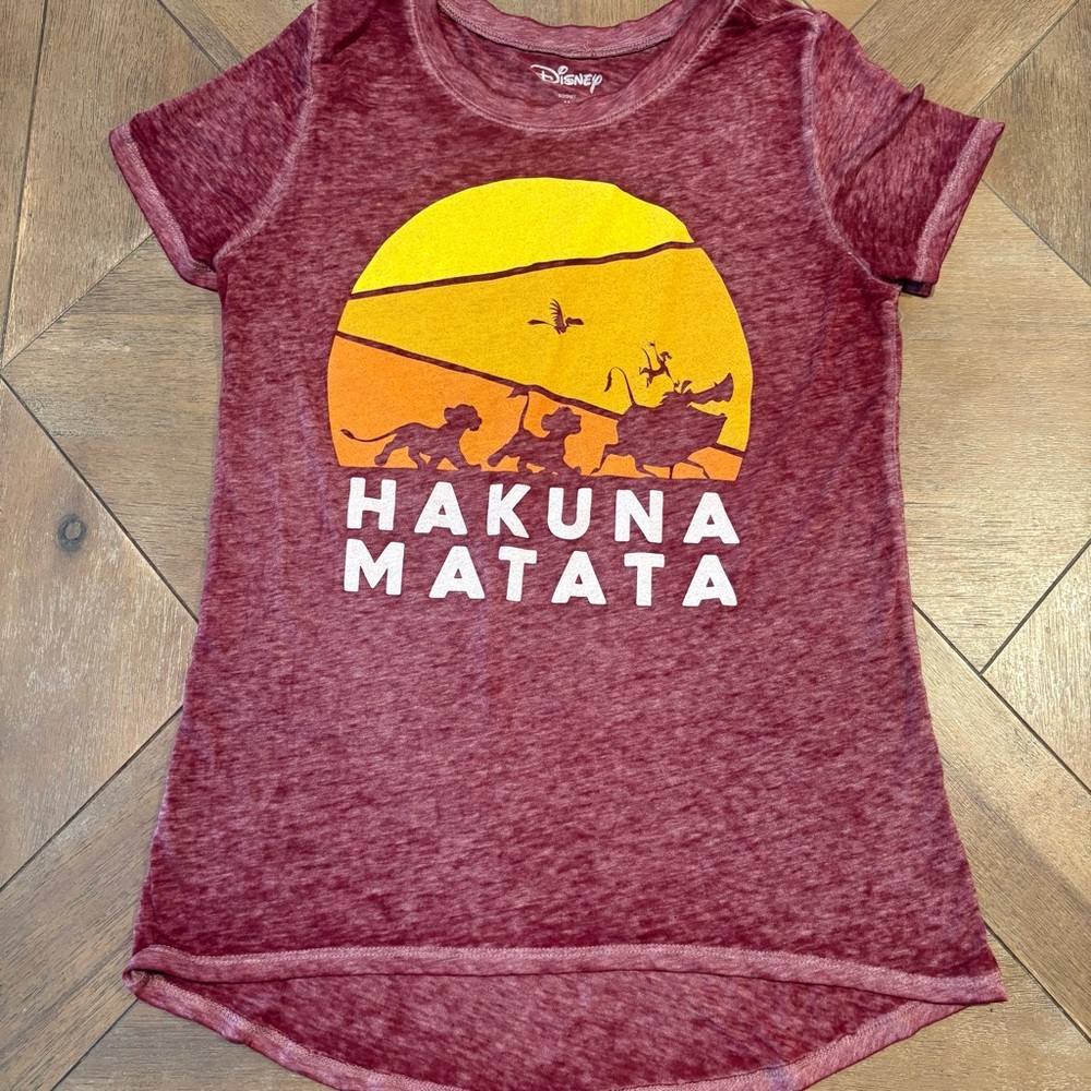 Disney Lion King Hakuna Matata Graphic Lightweight T-Shirt Women’s Size Medium - Picture 2 of 5